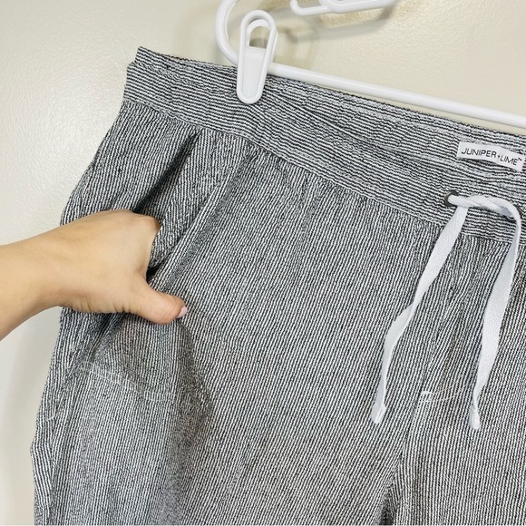 Juniper + Lime Black & White Pin Striped Drawstring Cropped Linen Pants - 1X - Picture 4 of 9